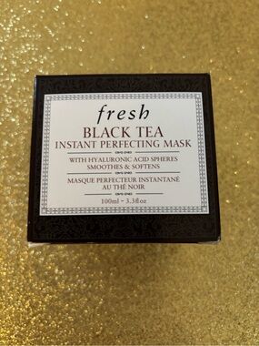 Brand new in Box by fresh BlackTea Instant Perfecting Mask - Black and White Box